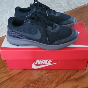 Nike Kids Black and Gray Sneakers